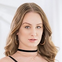 Daisy Stone