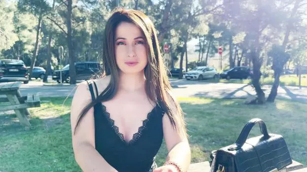 25, dreamed of being surrounded by two guys!