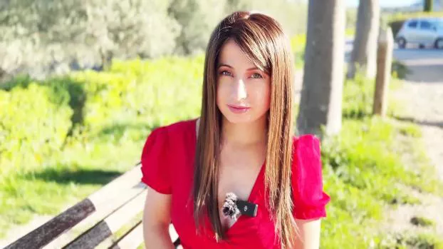 25 years old, human resources manager in Lyon!